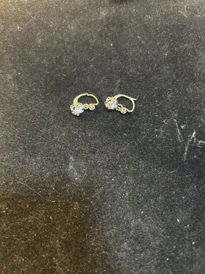 Deux paires de dormeuses en or jaune 18K,...