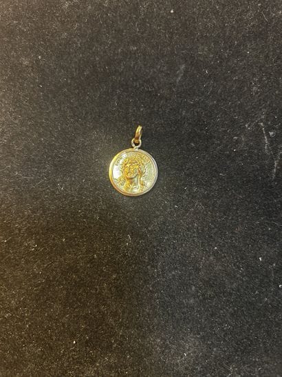 Médaille Ecce Homo, en or jaune 18K, gravée...