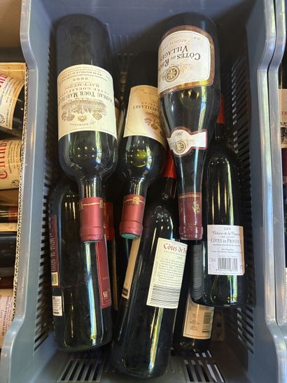 Réunion de bouteilles de vin dont Château...