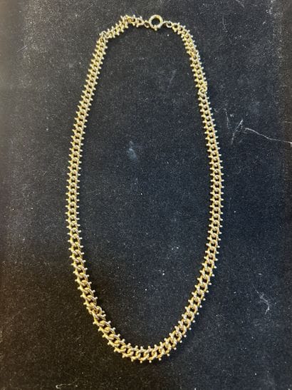 Collier en or jaune 18K, à mailles souples...
