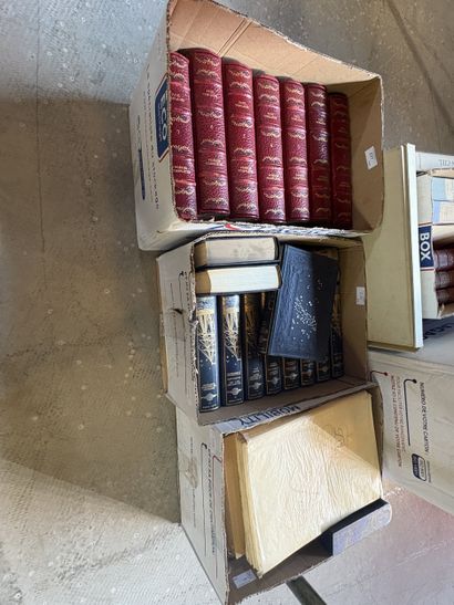 Réunion de volumes reliés et brochés dont...