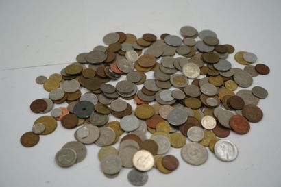 Réunion de 4 boîtes de pièces de monnaies...