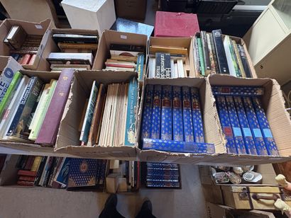 Importante réunion de livres reliés et brochés...