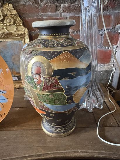 SATSUMA
Vase balustre en céramique émaillée...