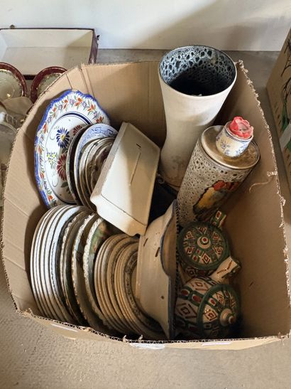 Réunion de porcelaine et céramiques dont...