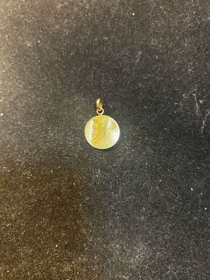 Médaille Ecce Homo, en or jaune 18K, gravée...