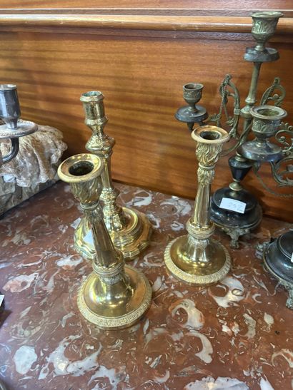 Paire de candélabres en métal argenté à cinq...