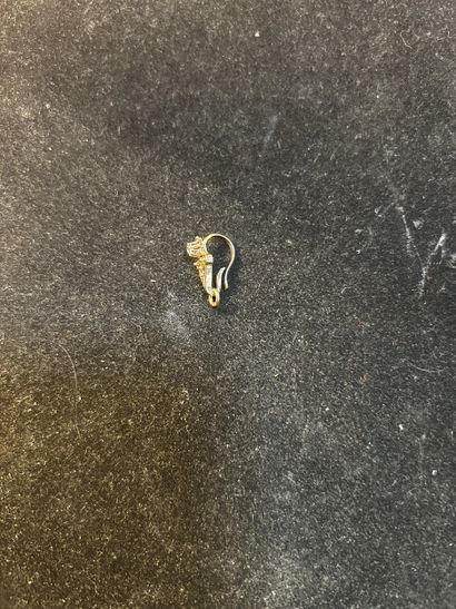 Petit pendentif en or jaune 14K, orné d'un...