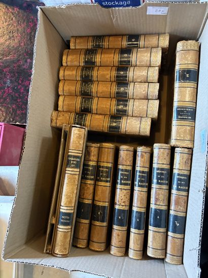 Réunion de volumes reliés et brochés dont...