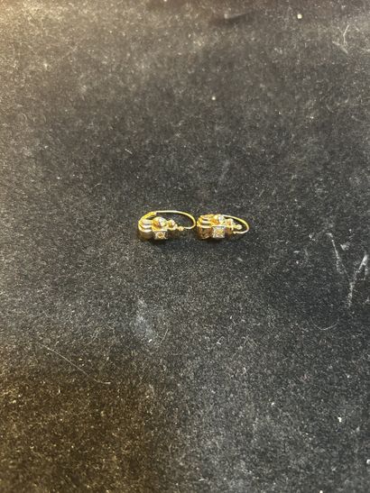 Deux paires de dormeuses en or jaune 18K,...