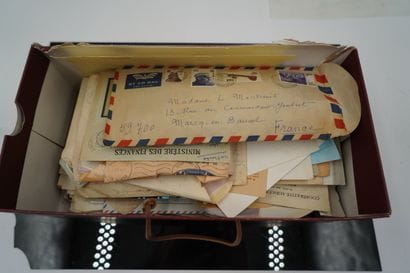 Réunion de timbres et enveloppes
en l'ét...