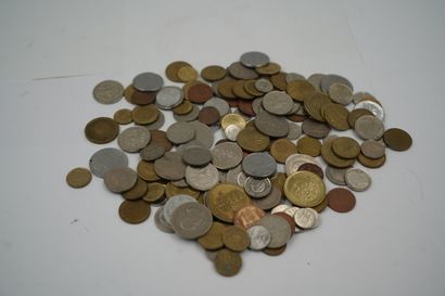 Réunion de 4 boîtes de pièces de monnaies...