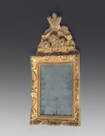 MIROIR
Bois doré mouluré et sculpté, de...