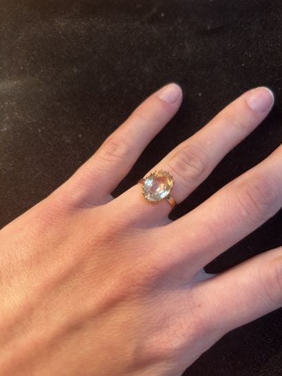 Bague en or jaune 18K sertie d'une pierre...