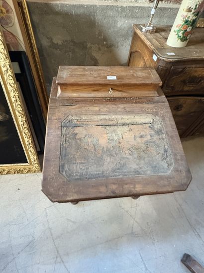 Bureau Davenport en bois de placage, ouvrant...