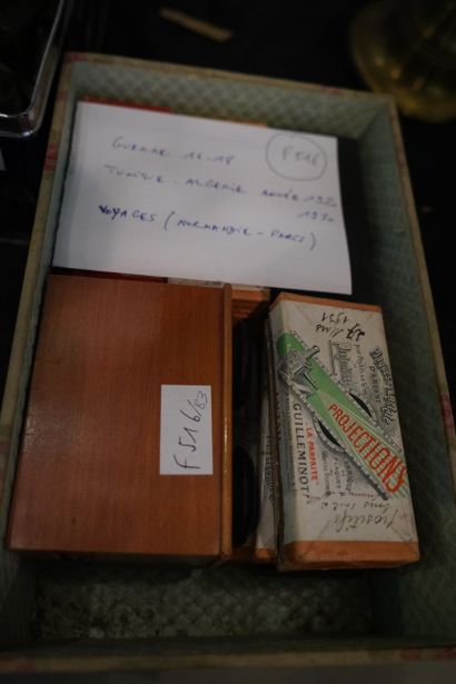 Visionneuse en bois et une réunion de plaques...