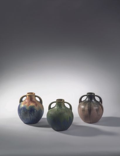 GILBERT MÉTÉNIER (1876-1957) 
TROIS VASES
Grès...