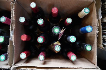 Réunion de bouteilles de vin dont Château...