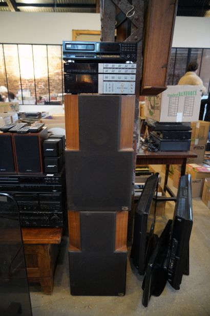 Réunion de matériel hifi des marques Sony...