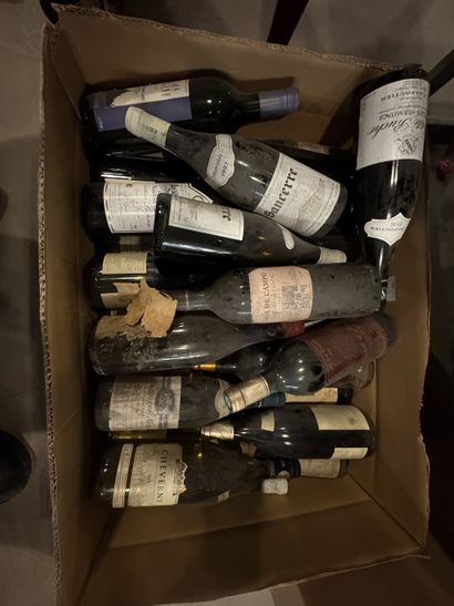 Réunion de bouteilles de vins.
En l'état...
