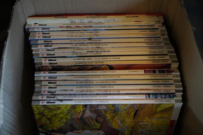 Réunion de volumes, BD, CD et jouets dont...
