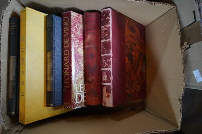 Réunion de volumes, BD, CD et jouets dont...