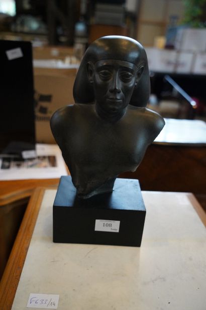 SOUVENIR DE VOYAGE
Trois statuettes en résine.
En...