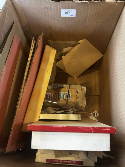 Réunion de timbres en vrac.
En l'état.