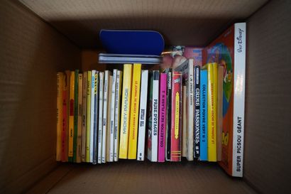 Réunion de volumes dont Spirou et divers
En...