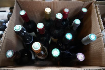 Réunion de bouteilles de vin dont Château...