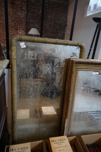Miroir en bois peint à l'imitation du bambou
En...