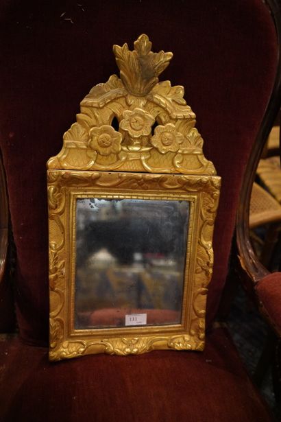 MIROIR
Bois doré mouluré et sculpté, de...