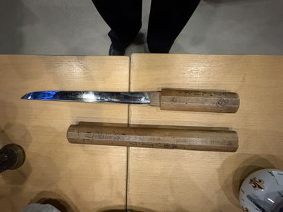 Tanto
Lame acier, fourreau en bois à décor...