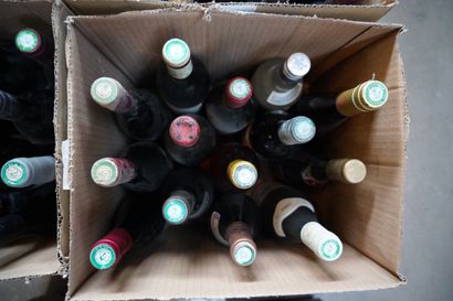 Réunion de bouteilles de vin dont Château...