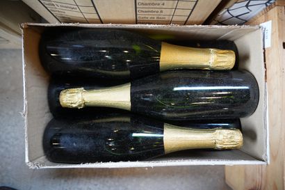 Réunion de bouteilles de vin dont Château...
