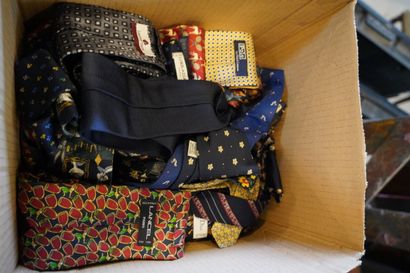Réunion de cravates dont Pierre Cardin, Lancel...