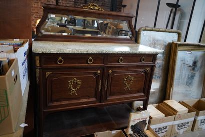 Meuble à hauteur d'appui en bois verni, à...