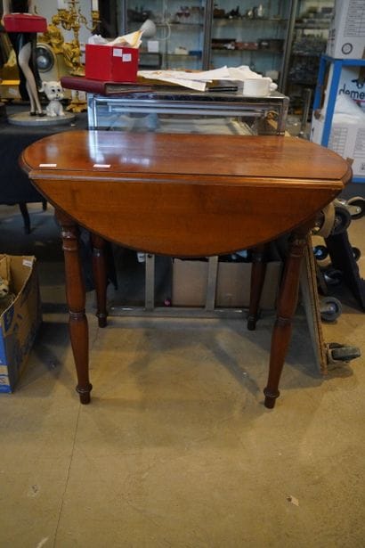 Table en bois naturel à volets
En l'état
