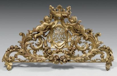 FRONTON DE MIROIR Bois sculpté et doré, à...