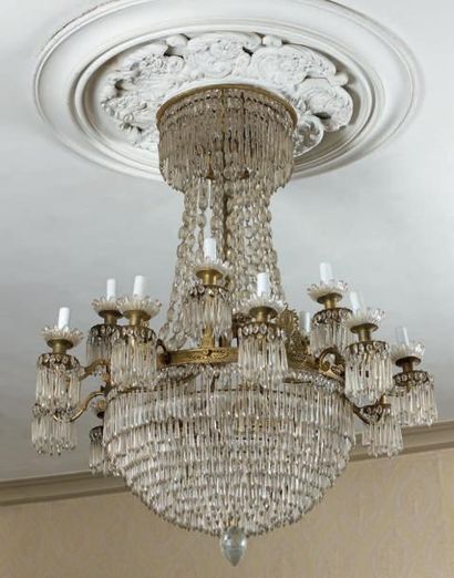 IMPORTANT LUSTRE CORBEILLE Bronze doré, de...