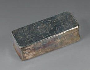 TABATIÈRE Argent, de forme rectangulaire,...