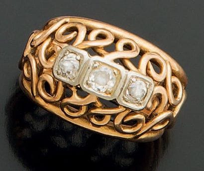 BAGUE BANDEAU Or jaune 18k, ajouré ornée...