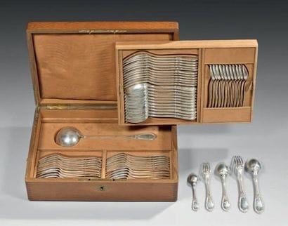 MÉNAGÈRE Argent, les manches à décors filets...