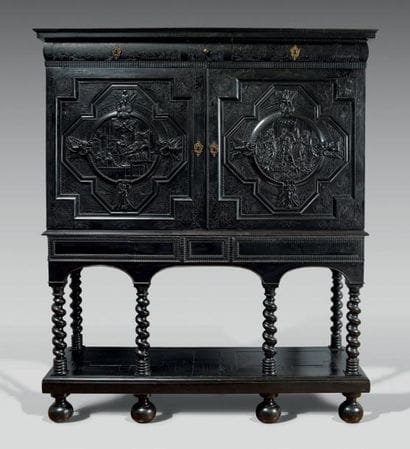 CABINET Placage d'ébène, ouvrant par deux...