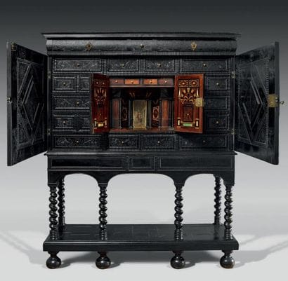 CABINET Placage d'ébène, ouvrant par deux...