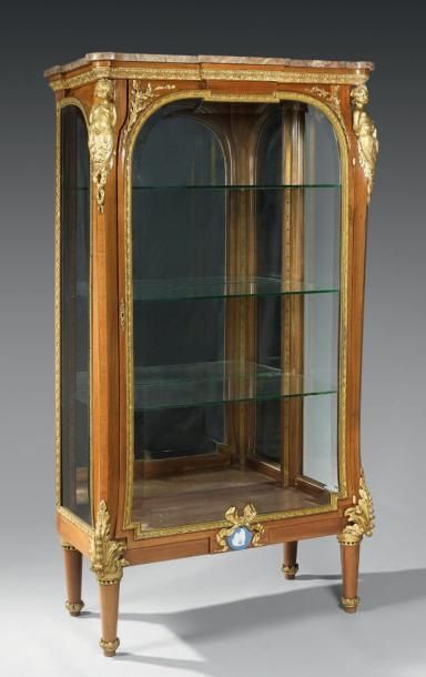VITRINE Bois de placage, ouvrant par une...