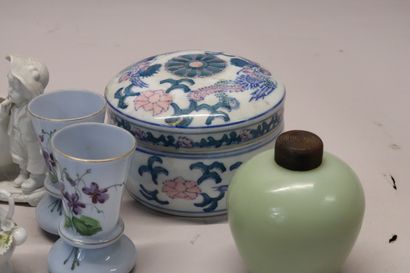Lot de diverses céramiques dont vases soliflores,...
