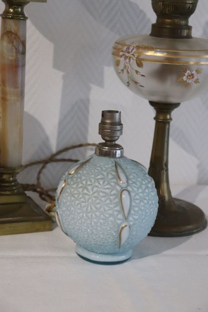 Lot de 4 lampes dont une paire de lampes...