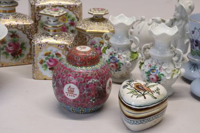Lot de diverses céramiques dont vases soliflores,...