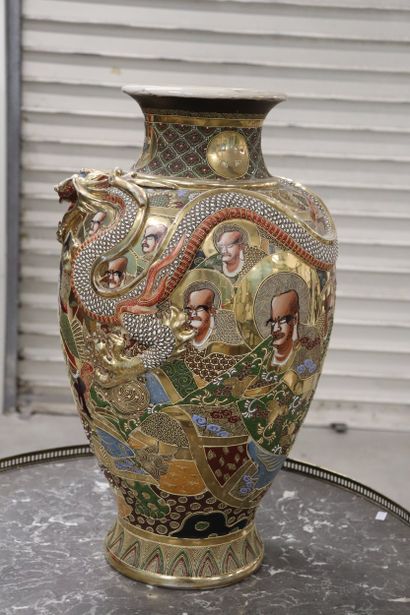 JAPON - SATSUMA - Vase balustre en céramique...